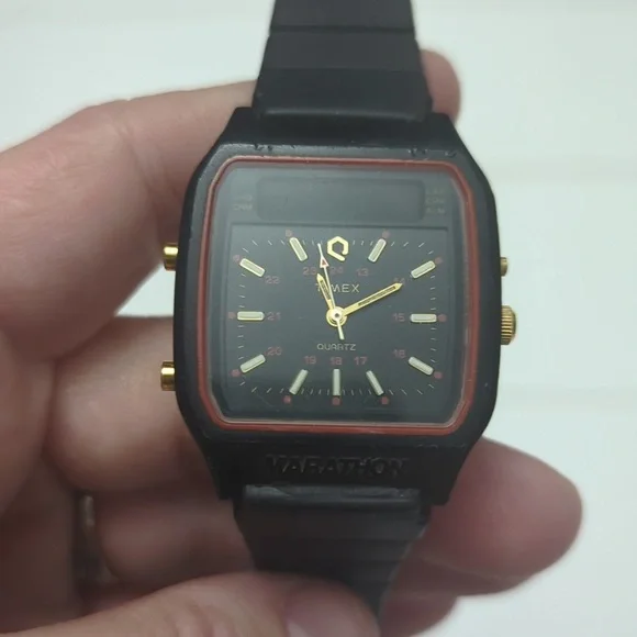 Ultra Rare Vintage Analog 90's Watch - Picture 5 of 9